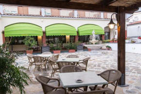 Гостиница Hotel Reginella  Сант Агата Суи Дуе Голфи 